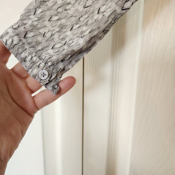 Anthropologie Cloth & Stone Tavira grey tulip floral button down blouse shirt - Picture 9 of 11